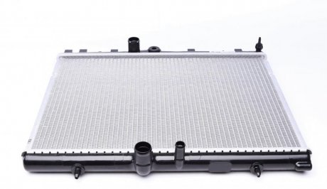 Радиатор охлаждения Citroen C4/C5/Xsara/Peugeot 307/407 2.0 16v/HDI 00- MAHLE / KNECHT CR 31 000S (фото 1)