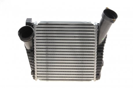 Радиатор интеркулера Audi Q7/VW Touareg 3.0/4.1 03- (R) NRF 30293 (фото 1)