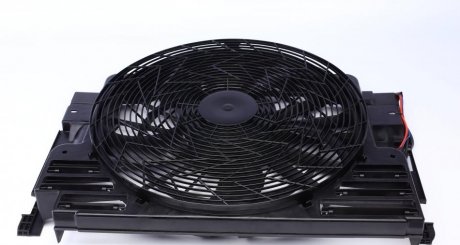 Вентилятор радиатора BMW X5 3.0d 01- NRF 47217 (фото 1)