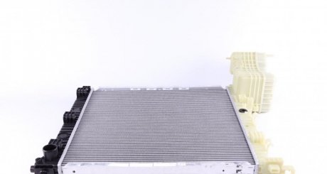 Радиатор охлаждения MB Vito (W638) 2.2CDI/2.3TD 96- (МКПП) NRF 50583 (фото 1)