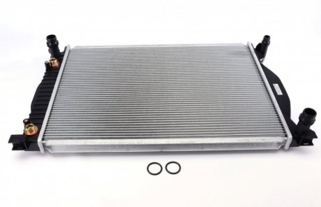 Радиатор охлаждения Audi A4/A6 3.0/3.2 00-09 NRF 53190 (фото 1)