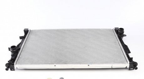 Радиатор охлаждения Ford FocusIII/Galaxy/Mondeo 1.6 05- NRF 53811 (фото 1)