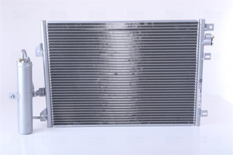 Радиатор кондиционера Dacia Logan 1.4/1.6 16 V 04- NISSENS 94726 (фото 1)