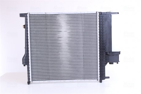 Радиатор охлаждения BMW 3 (E30/E36)/5 (E34) 1.6-2.8 88-00 NISSENS 60623A (фото 1)