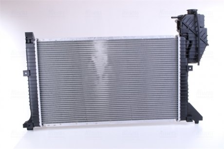 Радиатор охлаждения MB Sprinter 2.9TDI 96-00 NISSENS 62664A (фото 1)