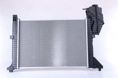 Радиатор охлаждения MB Sprinter 2.3D 95- NISSENS 62687A
