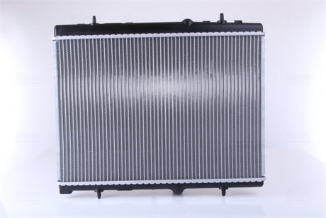 Радиатор охлаждения Citroen C4/C5/Xsara/Peugeot 307/407 2.0 16v/HDI 00- NISSENS 63607A (фото 1)
