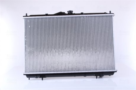 Радиатор охлаждения Mitsubishi Carisma 1.6/1.8 97-06 NISSENS 62857A (фото 1)