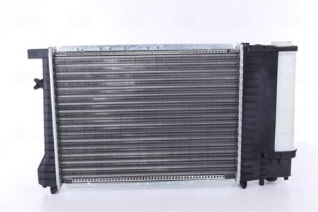 Радиатор охлаждения BMW 3 (E30/E36)/5 (E34) 88-99 NISSENS 60735A (фото 1)
