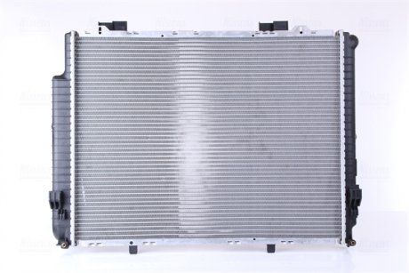 Радіатор охолодження MERCEDES E-CLASS W210 (95-) (вир-во) NISSENS 62608A (фото 1)