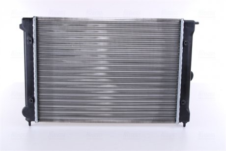 Радиатор охлаждения VW Passat 80-88/Golf II 83-91 NISSENS 651631