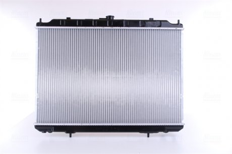 Радиатор охлаждения Nissan X-Trail 2.0-2.5 01- NISSENS 68704 (фото 1)