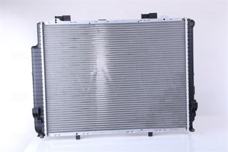 Радиатор охлаждения MB E-class (W210/S210) 99-03 NISSENS 62598A