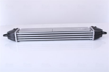 Радиатор интеркулера Fiat Doblo 01- NISSENS 96736 (фото 1)