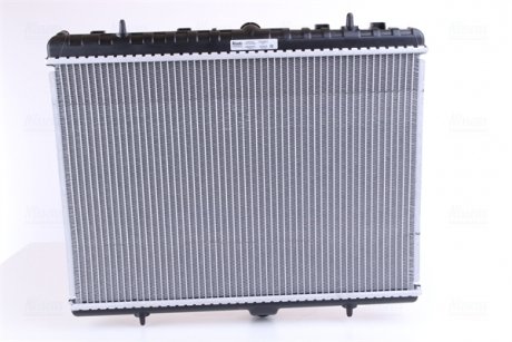 Радиатор охлаждения Fiat Scudo/Peugeot Expert 1.6-2.0 D 07- NISSENS 63621A (фото 1)
