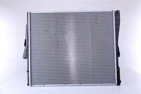 Радиатор охлаждения BMW X3 (E83) 2.0-3.0 04-11 (N46/M47/M54/N52/M57) NISSENS 60803A (фото 1)