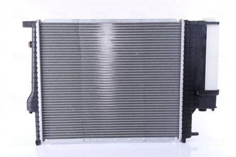 Радиатор охлаждения BMW 5 (E34) 1.8-2.5i 89-96 (M40/M43/M20/M50) NISSENS 60743A (фото 1)