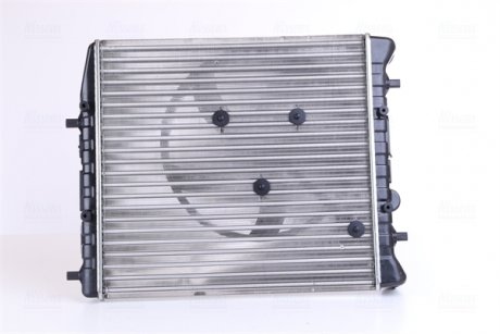 Радиатор охлаждения VW Polo 01-18 NISSENS 64103