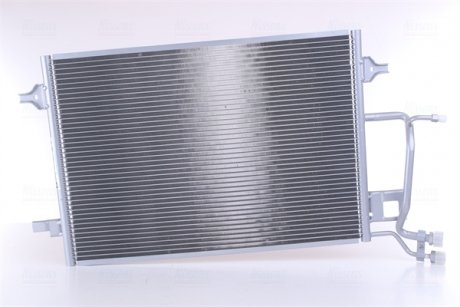 Радиатор кондиционера VW Passat 1.6-2.8 94- NISSENS 94594 (фото 1)