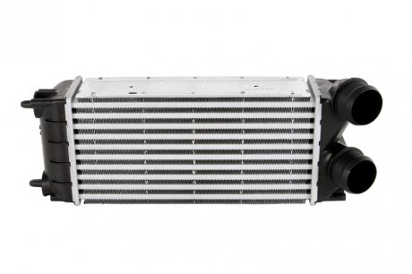 Радиатор интеркулера Citroen Berlingo/Peugeot Partner 1.6HDi/BlueHDi 08- Valeo 818226 (фото 1)