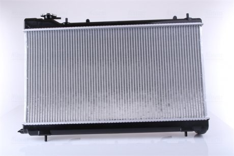 Радиатор охлаждения Subaru Forester 2.0-2.5 02- NISSENS 67747