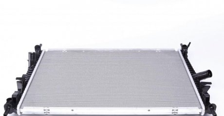 Радиатор охлаждения Ford Transit V347 06- (-AC) (455x672x16) MAHLE / KNECHT CR 1370 000S (фото 1)