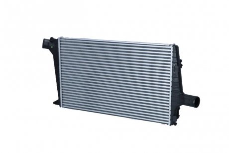 Радиатор интеркулера Audi A6 2.5D 97-05 NRF 30118A