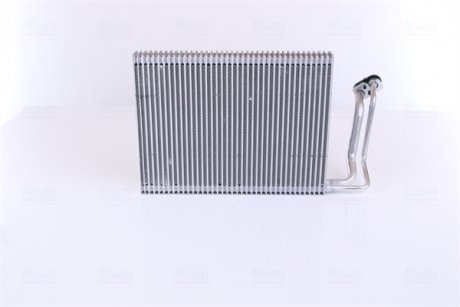 Радиатор кондиционера BMW 1 (F20)/3 (F30)/4 (F36) 14- NISSENS 92361