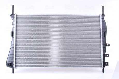 Радиатор охлаждения Ford Mondeo 2.0-3.0 i/2.0-2.2 D 00-07 NISSENS 69252 (фото 1)